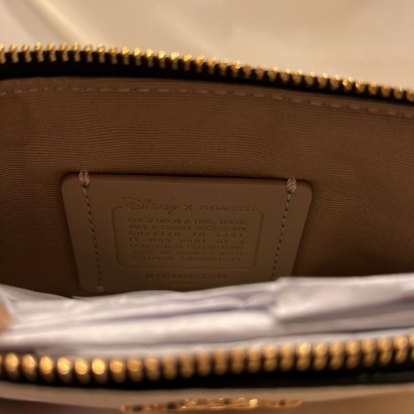 COACH X DISNEY Corner Zip Wristlet with Cruella De Vil Villain Bag NWT 🔥 - Picture 7 of 7